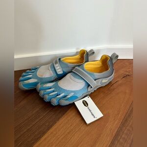 SOLD Vibram Fivefingers Shoes Womens EU 42 Bikila Running Sneakers Blue W346